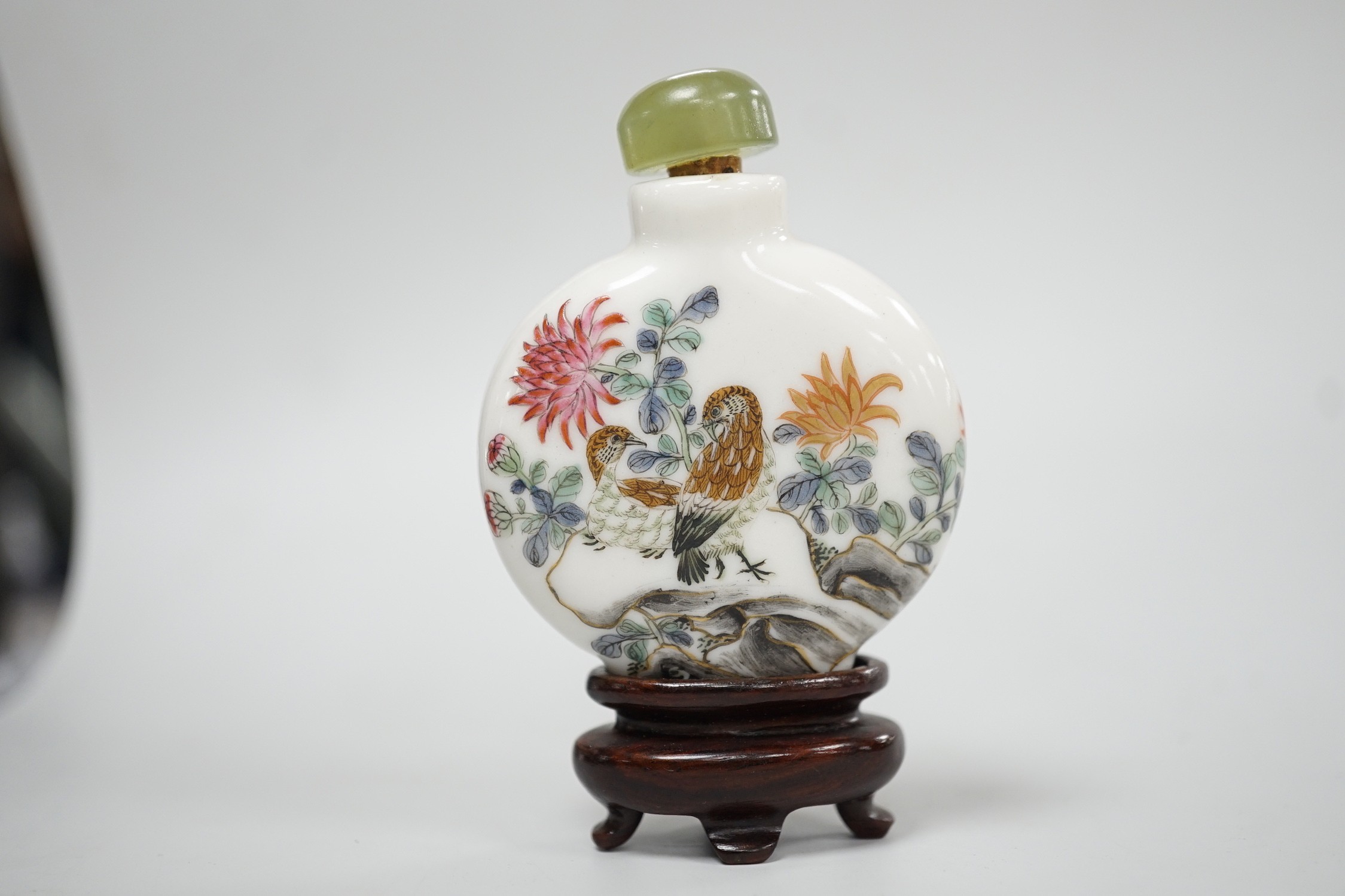 A Chinese famille rose snuff bottle, decorated with birds and rockwork, three character mark, 5cm